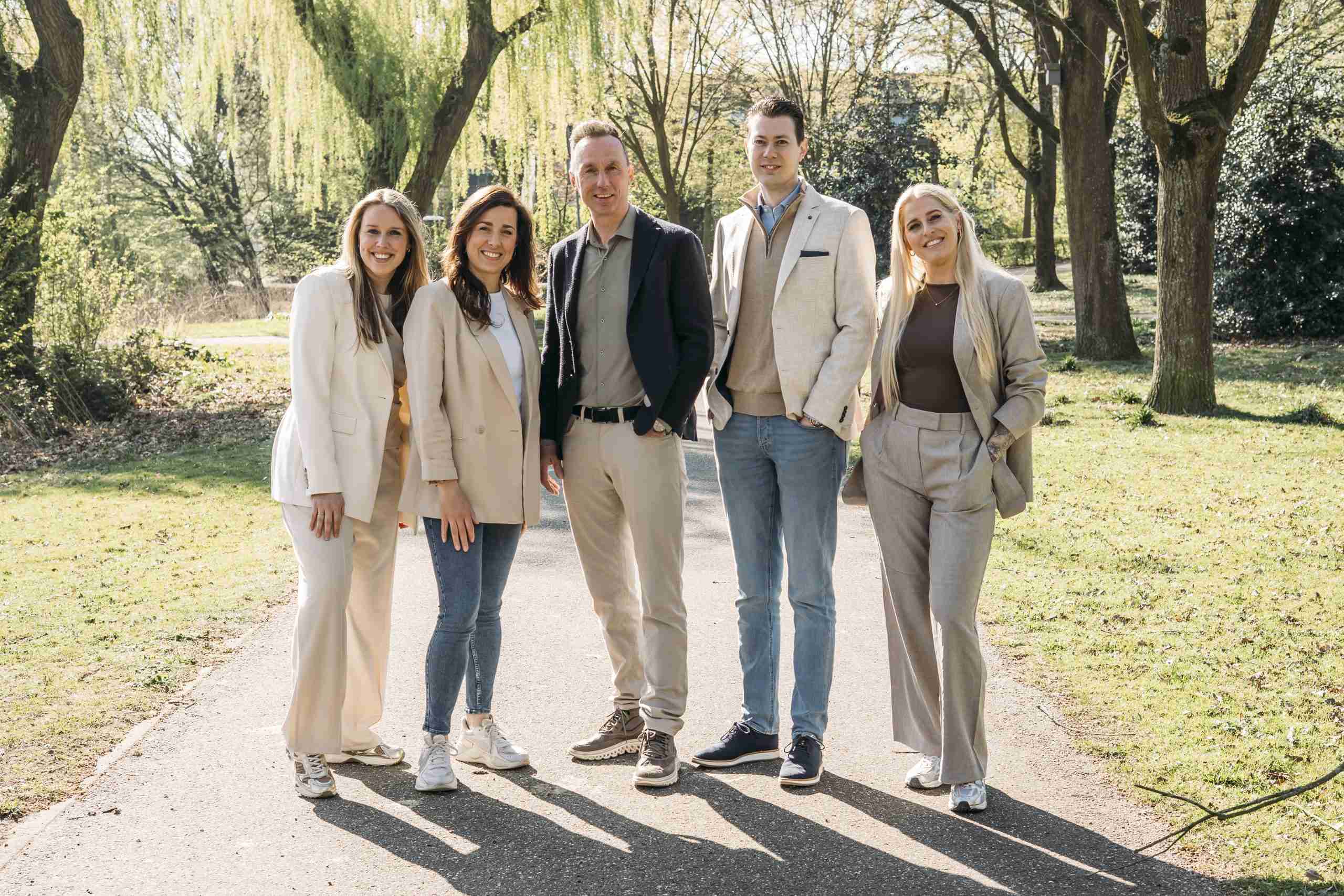 10+ makelaars - Team