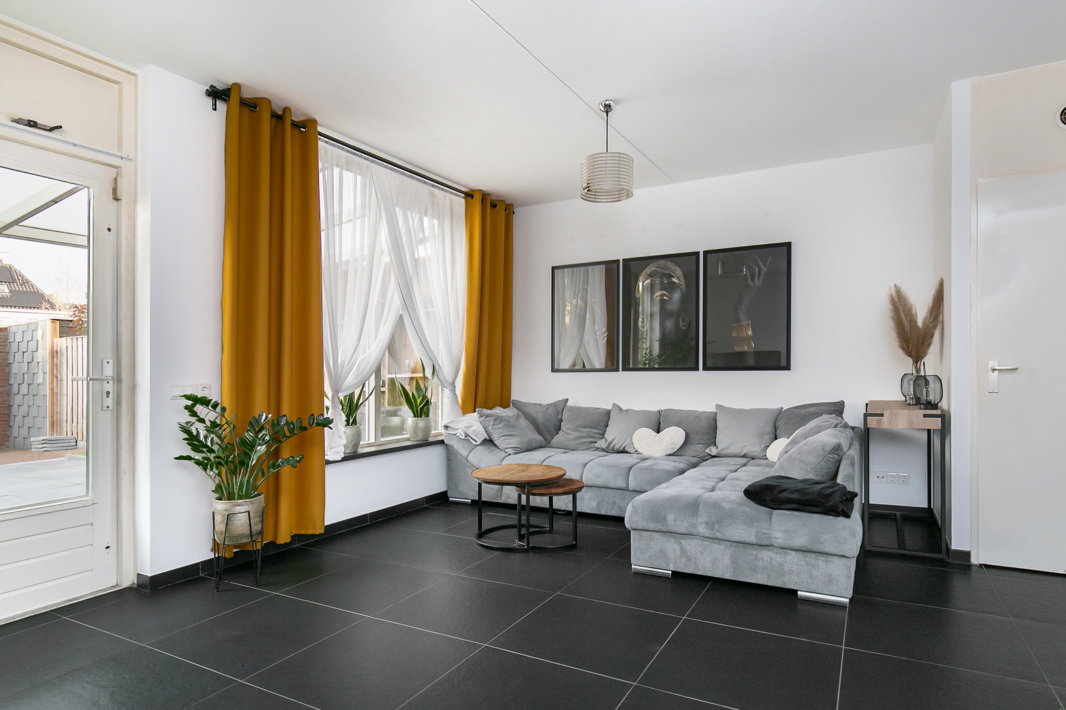 5 Rooms Rooms,1 BathroomBathrooms,Woonhuis,Te Koop,1091