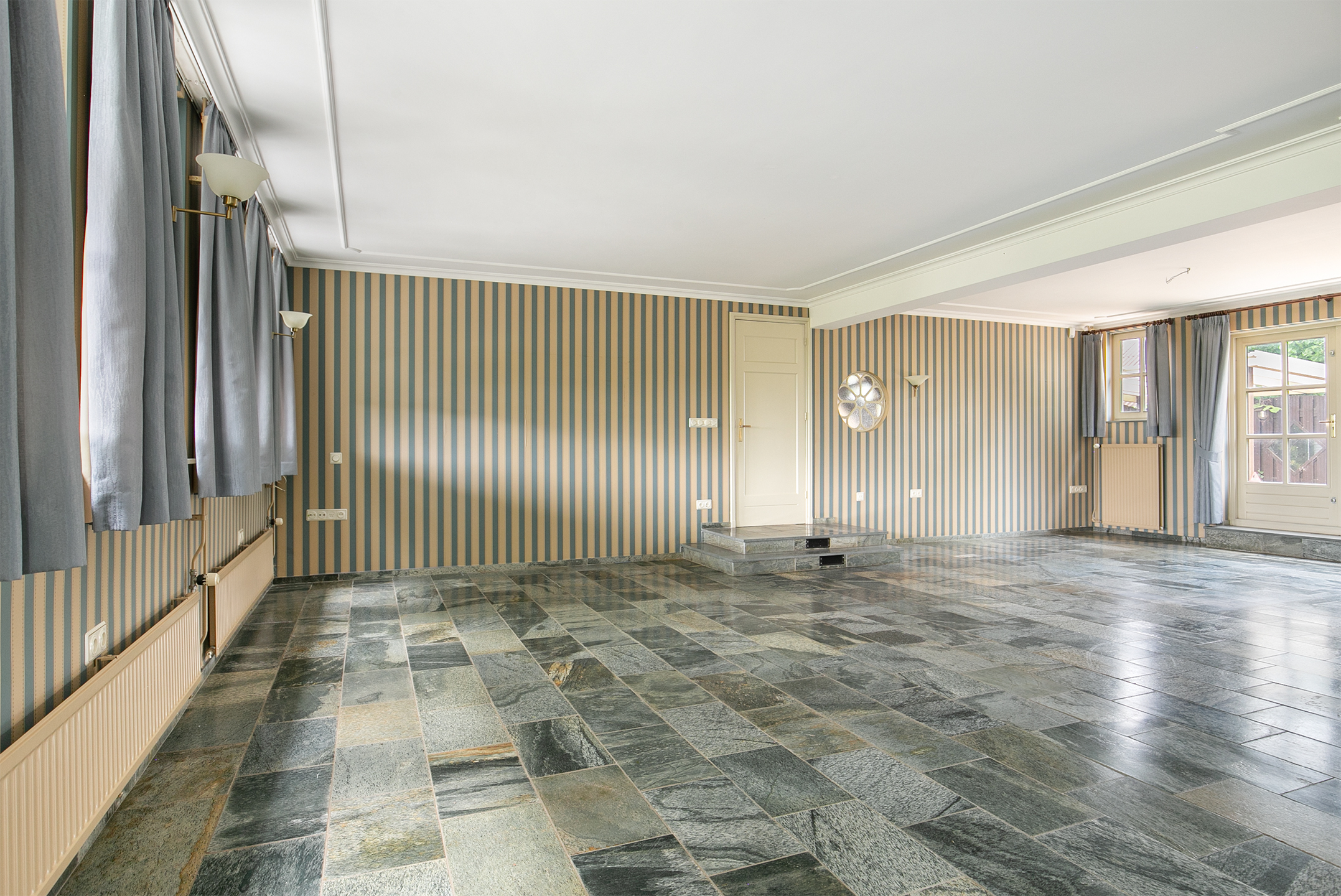 8 Rooms Rooms,2 BathroomsBathrooms,Woonhuis,Te Koop,1143