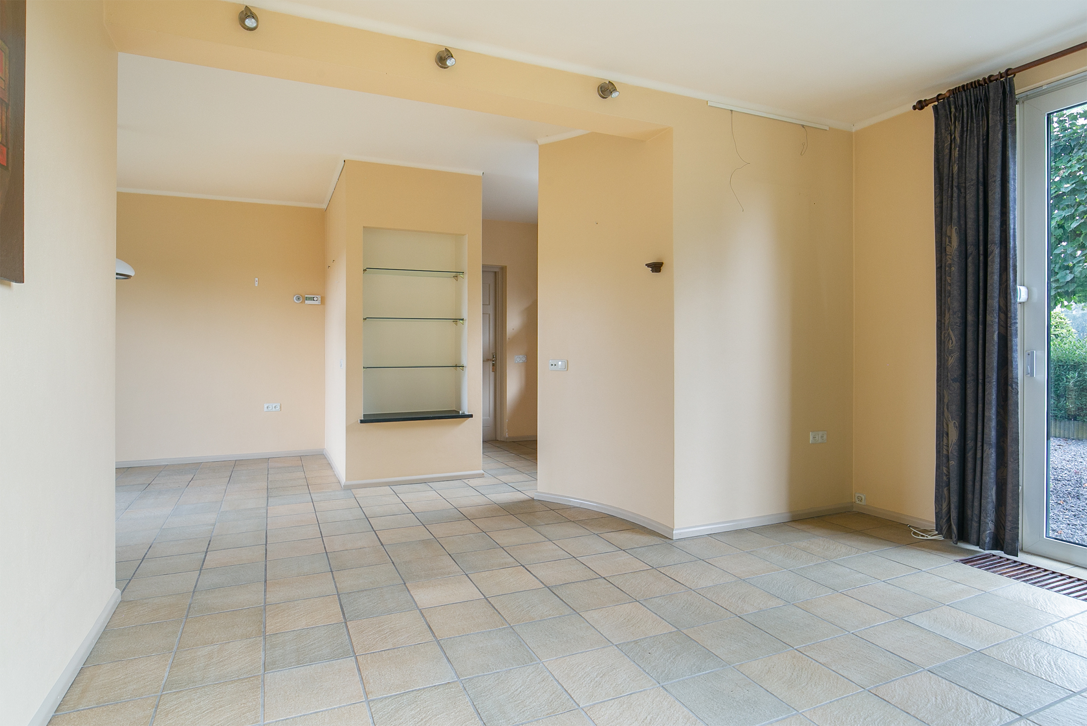 8 Rooms Rooms,2 BathroomsBathrooms,Woonhuis,Te Koop,1143