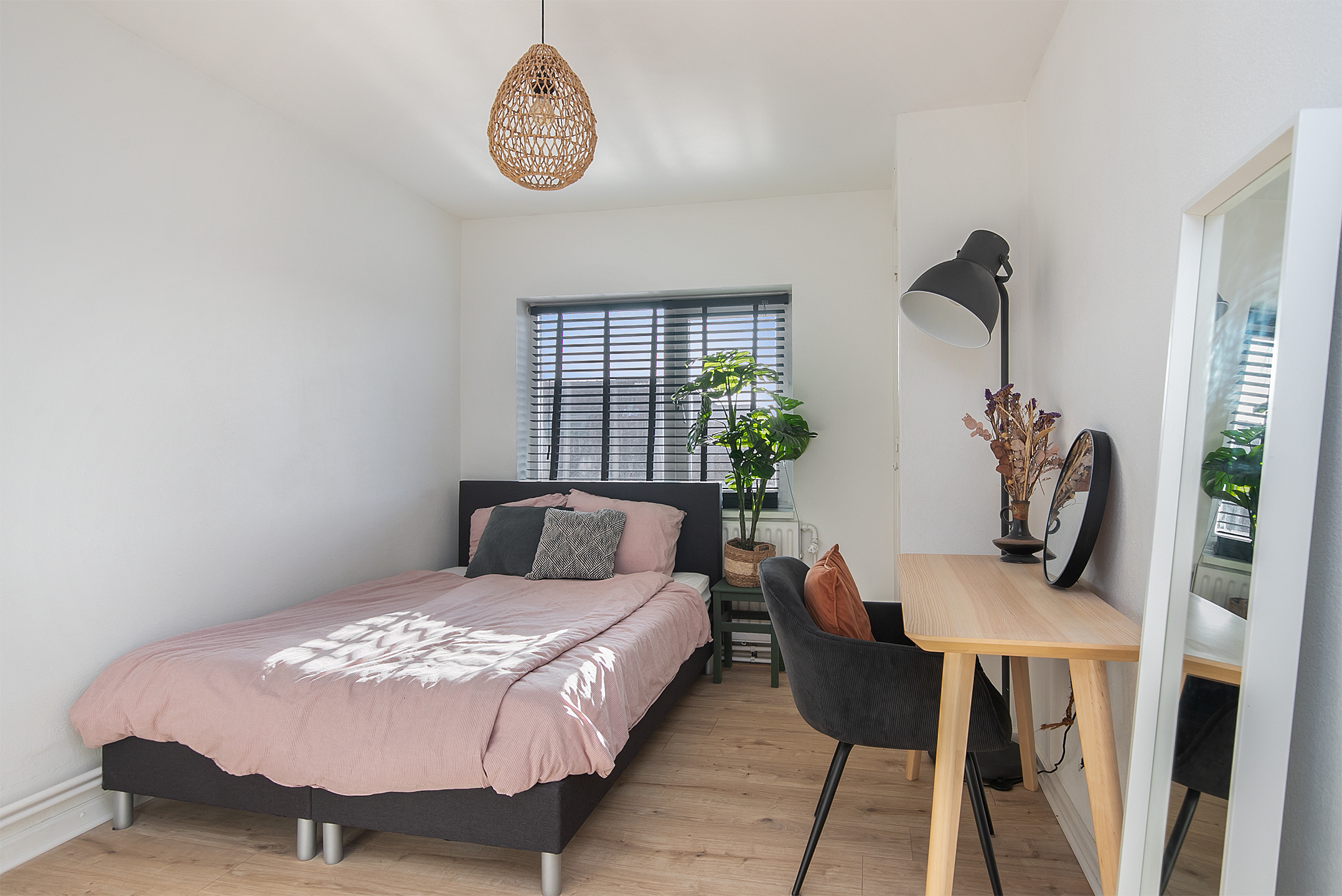 4 Rooms Rooms,Woonhuis,Te Koop,1234