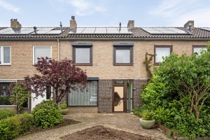5 Rooms Rooms,1 BathroomBathrooms,Woonhuis,Te Koop,1299
