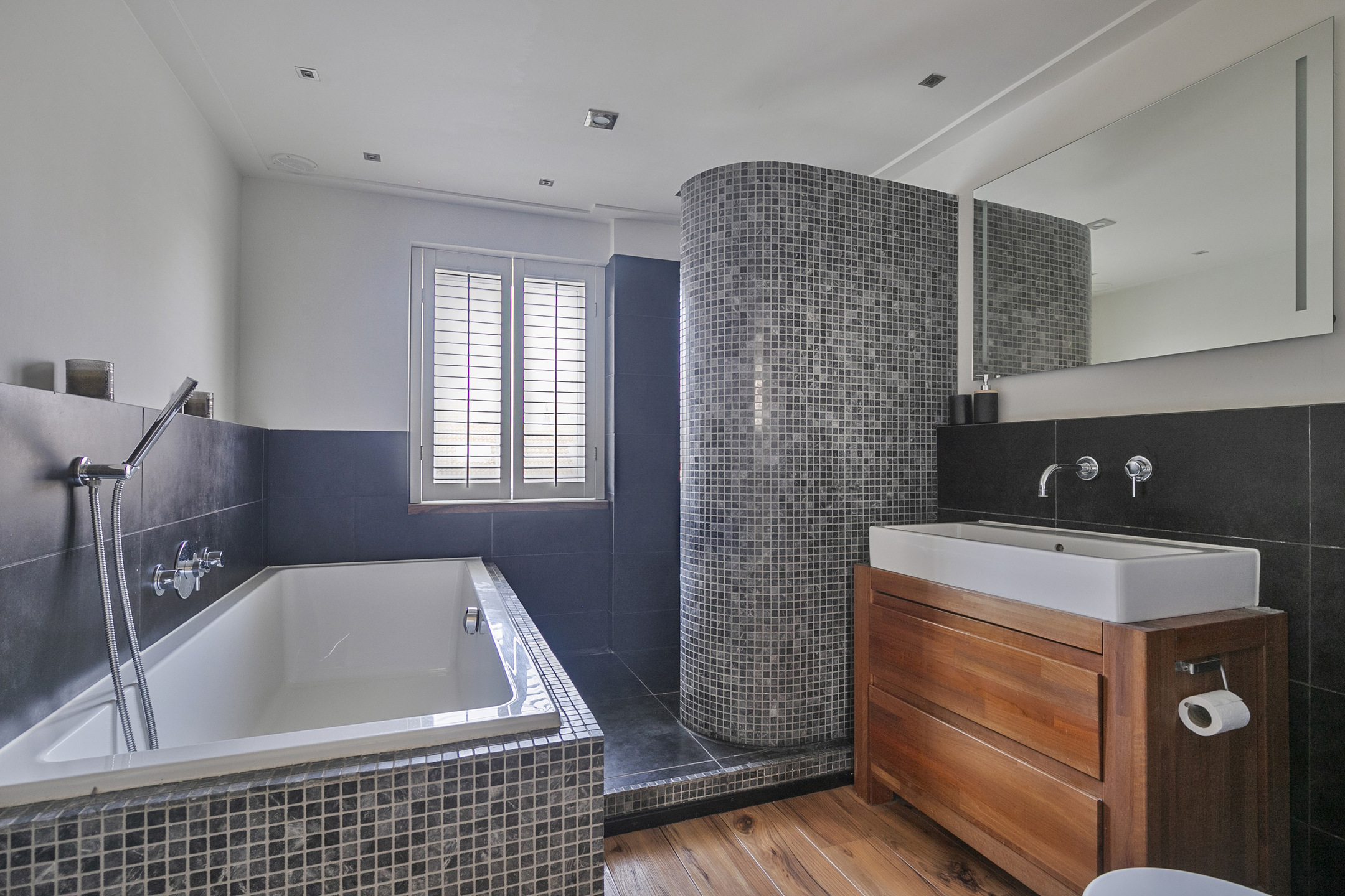 5 Rooms Rooms,1 BathroomBathrooms,Woonhuis,Te Koop,1440