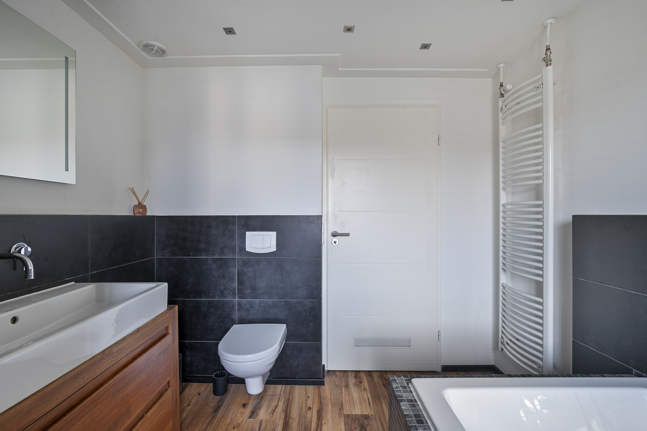 5 Rooms Rooms,1 BathroomBathrooms,Woonhuis,Te Koop,1440