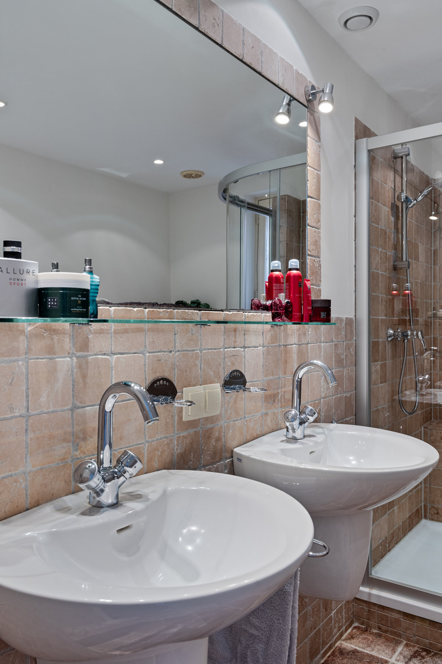 6 Rooms Rooms,1 BathroomBathrooms,Woonhuis,Te Koop,1447