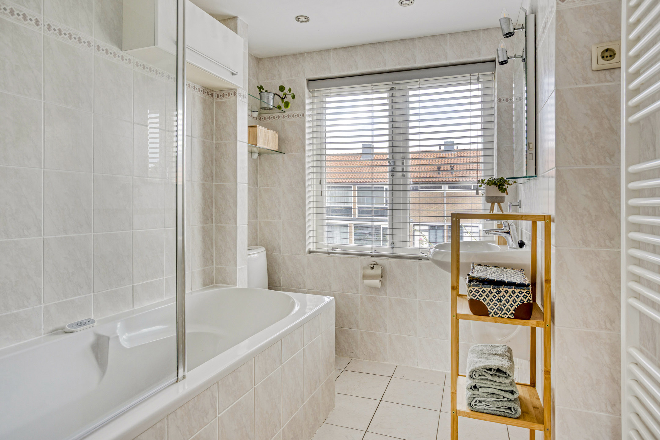 5 Rooms Rooms,4 BathroomsBathrooms,Woonhuis,Te Koop,1506