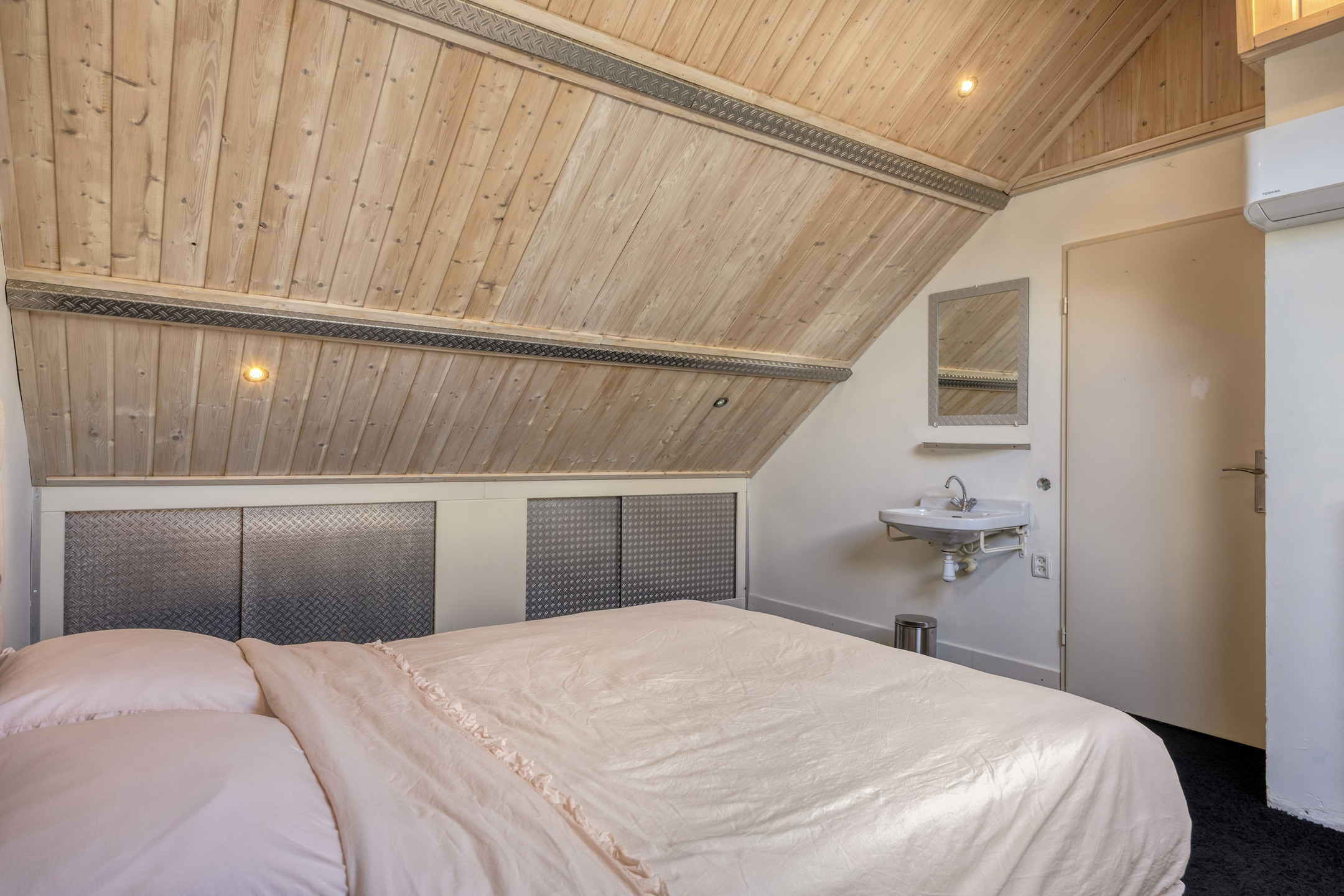 6 Rooms Rooms,1 BathroomBathrooms,Woonhuis,Te Koop,1516