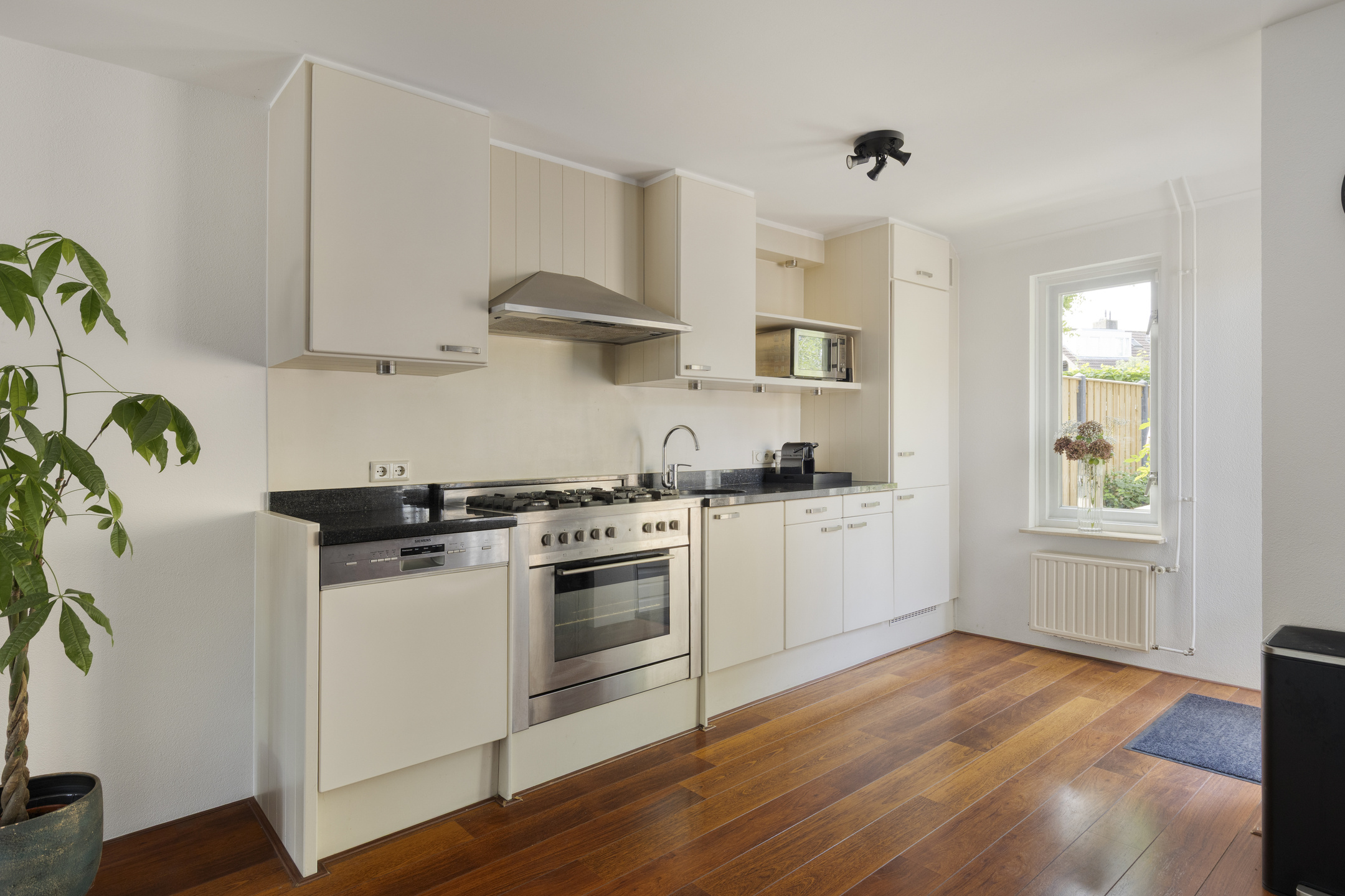 5 Rooms Rooms,1 BathroomBathrooms,Woonhuis,Te Koop,1525