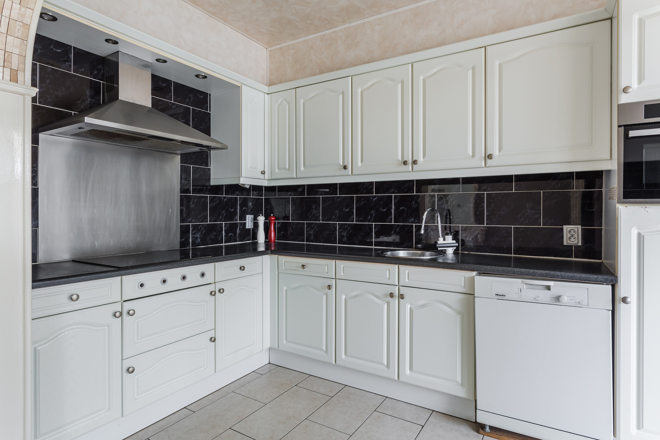 5 Rooms Rooms,1 BathroomBathrooms,Woonhuis,Te Koop,1534
