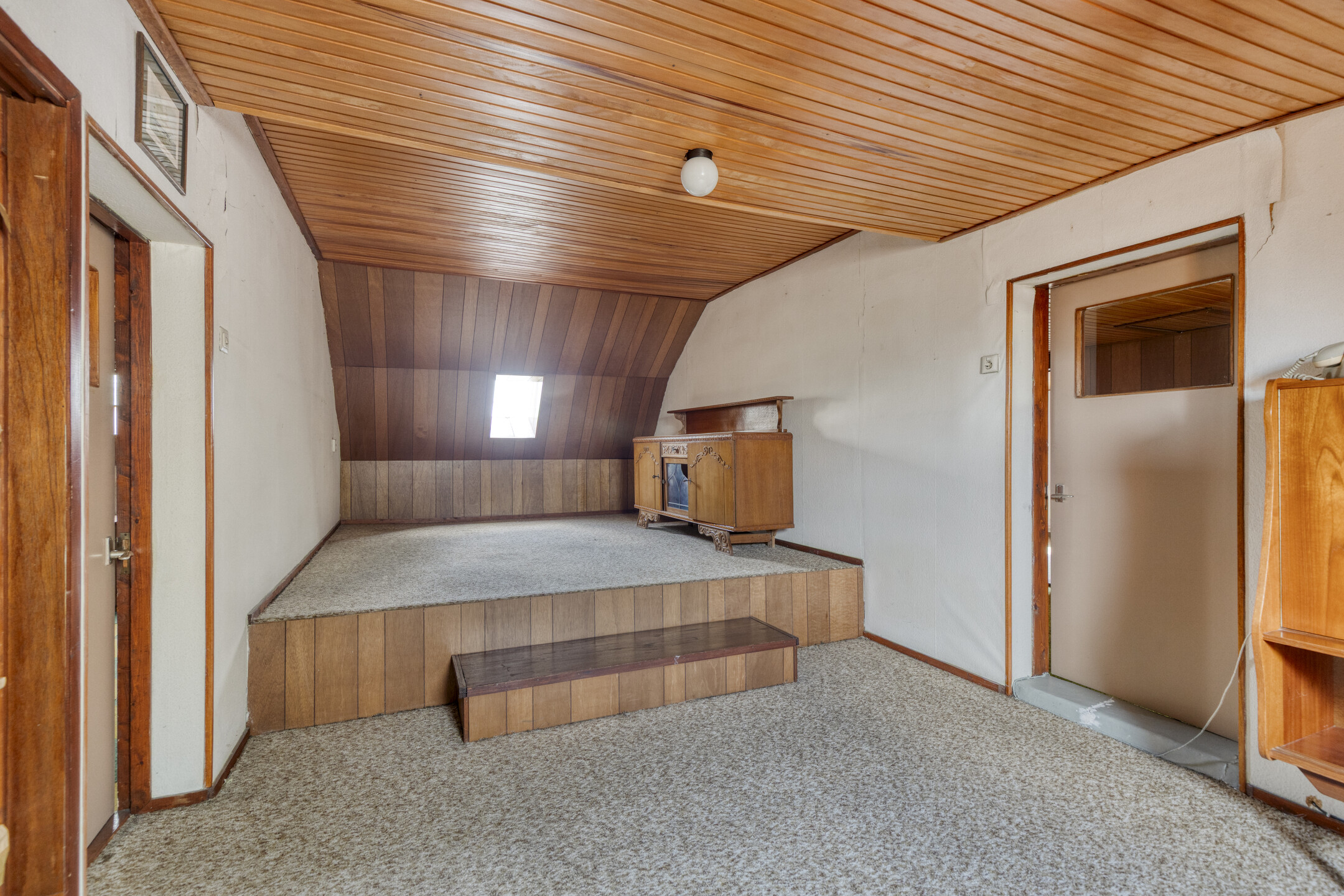 6 Rooms Rooms,1 BathroomBathrooms,Woonhuis,Te Koop,1536