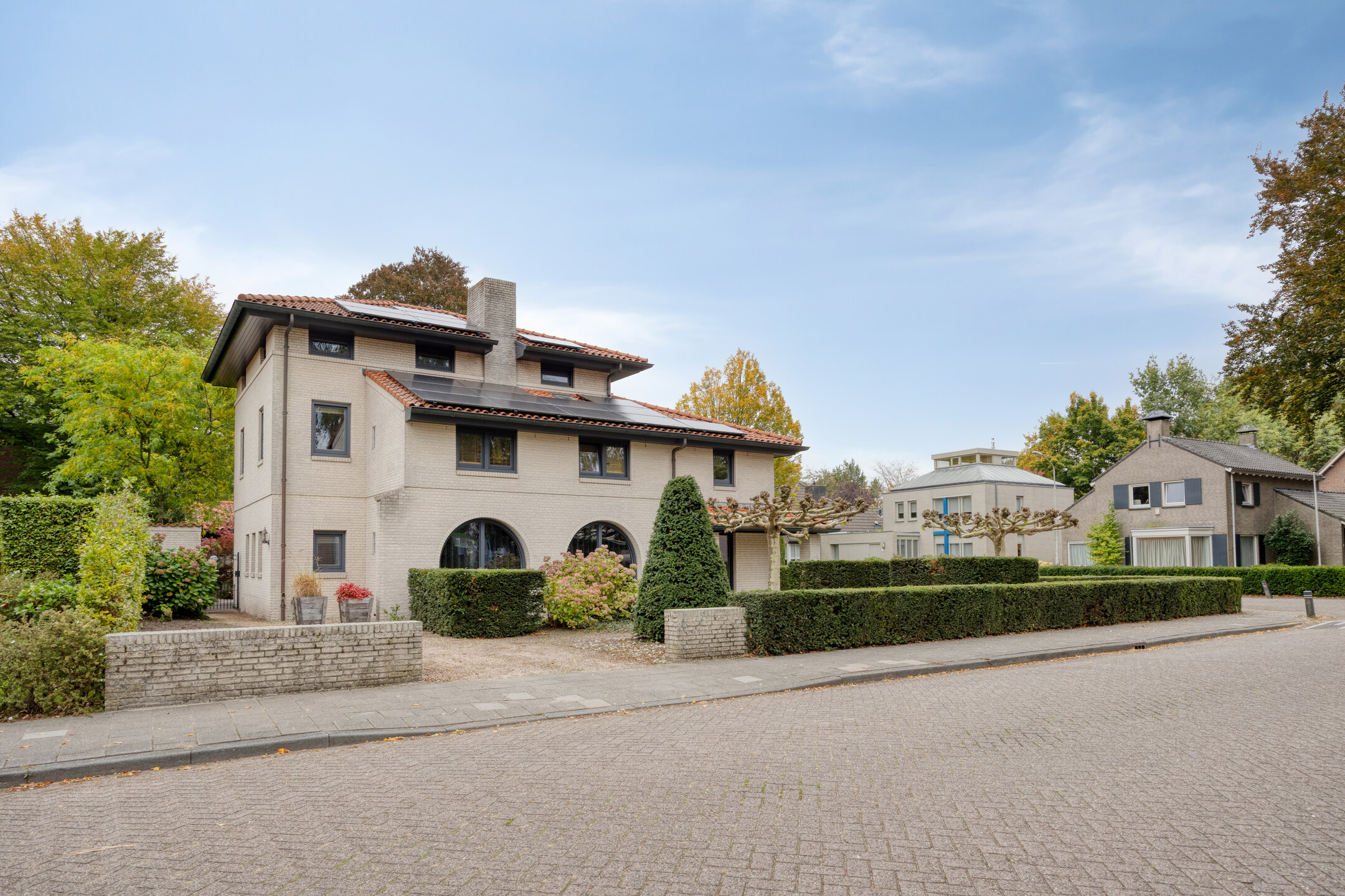 8 Rooms Rooms,2 BathroomsBathrooms,Woonhuis,Te Koop,1576 8 Rooms Rooms,2 BathroomsBathrooms,Woonhuis,Te Koop,1576