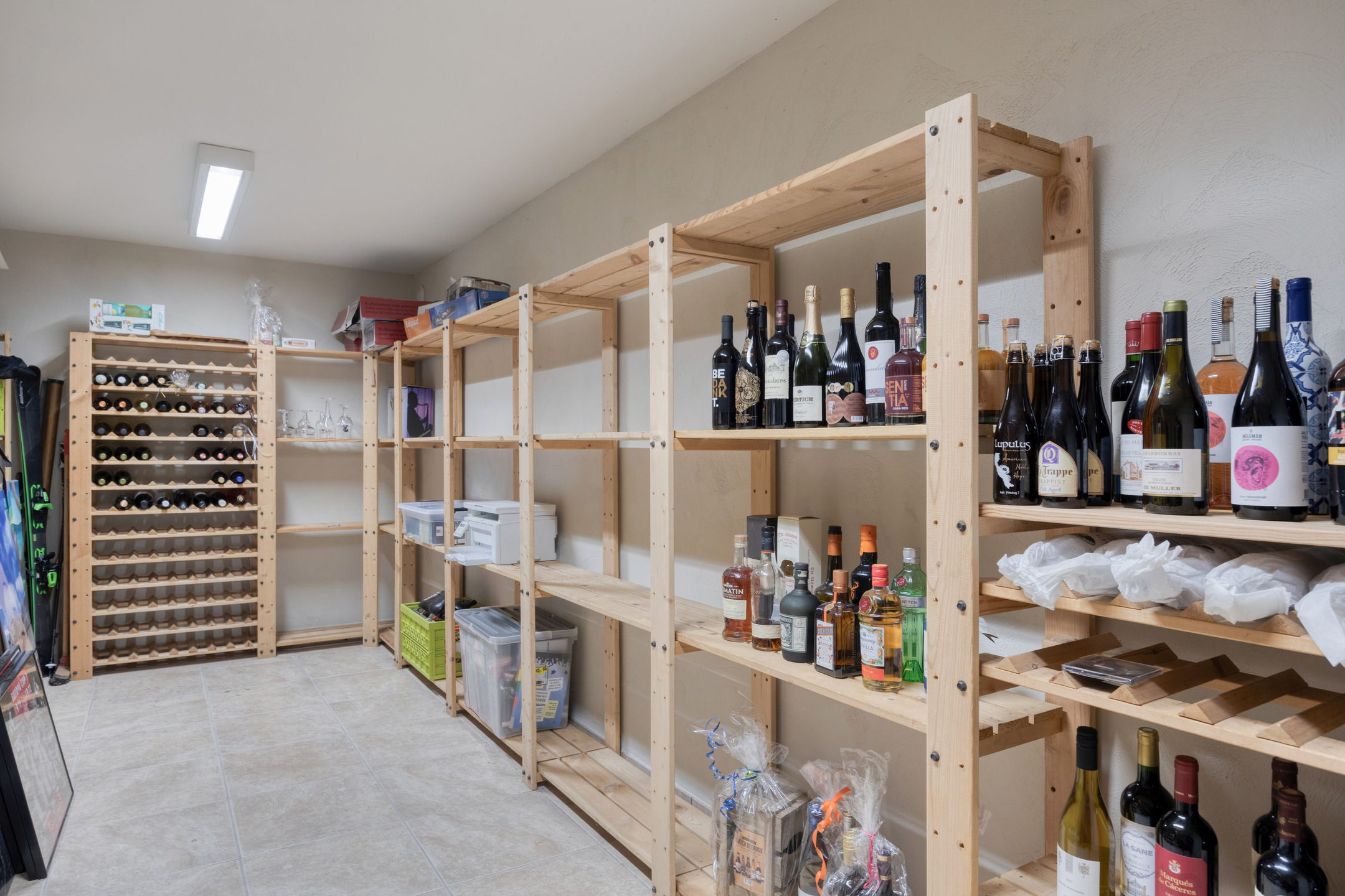 8 Rooms Rooms,2 BathroomsBathrooms,Woonhuis,Te Koop,1576 8 Rooms Rooms,2 BathroomsBathrooms,Woonhuis,Te Koop,1576