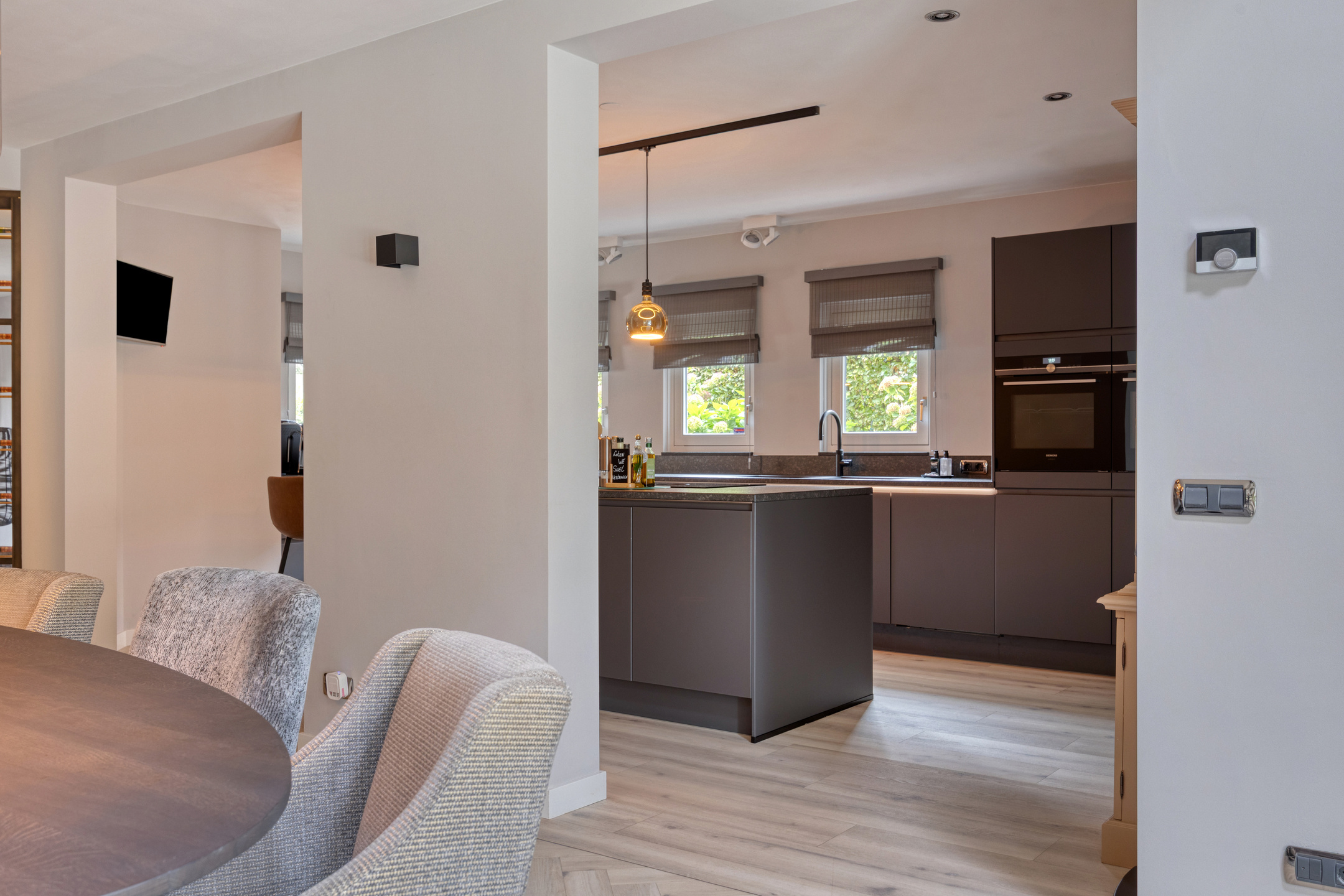 8 Rooms Rooms,2 BathroomsBathrooms,Woonhuis,Te Koop,1576 8 Rooms Rooms,2 BathroomsBathrooms,Woonhuis,Te Koop,1576