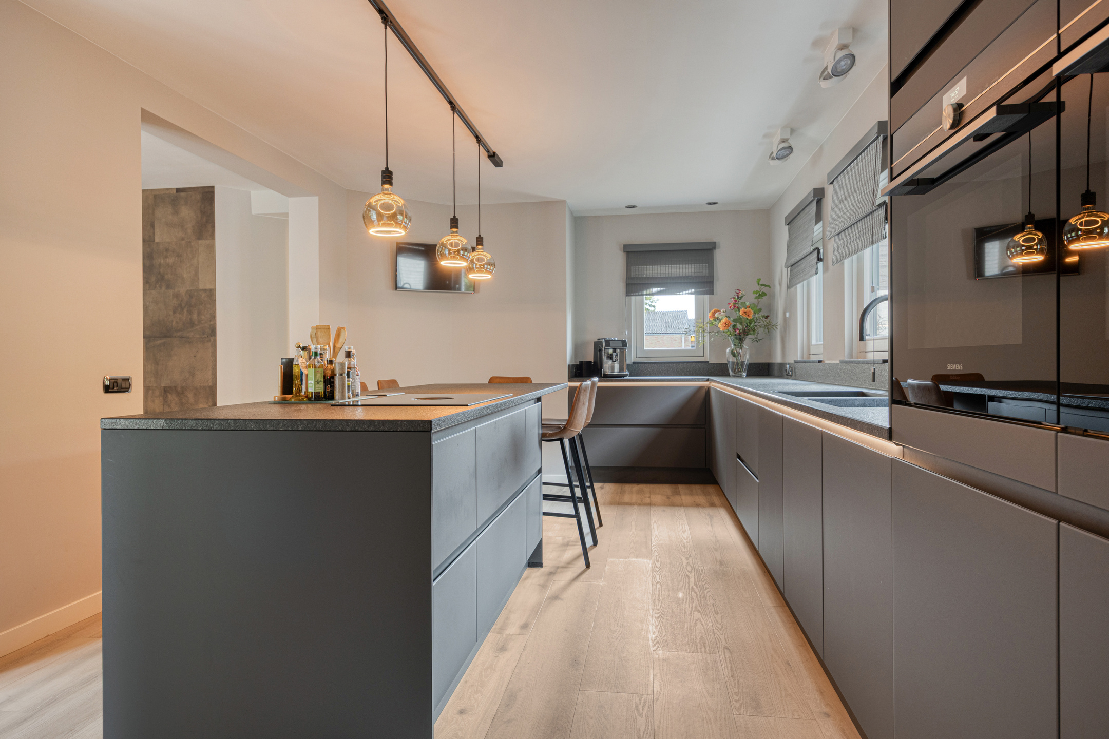 8 Rooms Rooms,2 BathroomsBathrooms,Woonhuis,Te Koop,1576 8 Rooms Rooms,2 BathroomsBathrooms,Woonhuis,Te Koop,1576