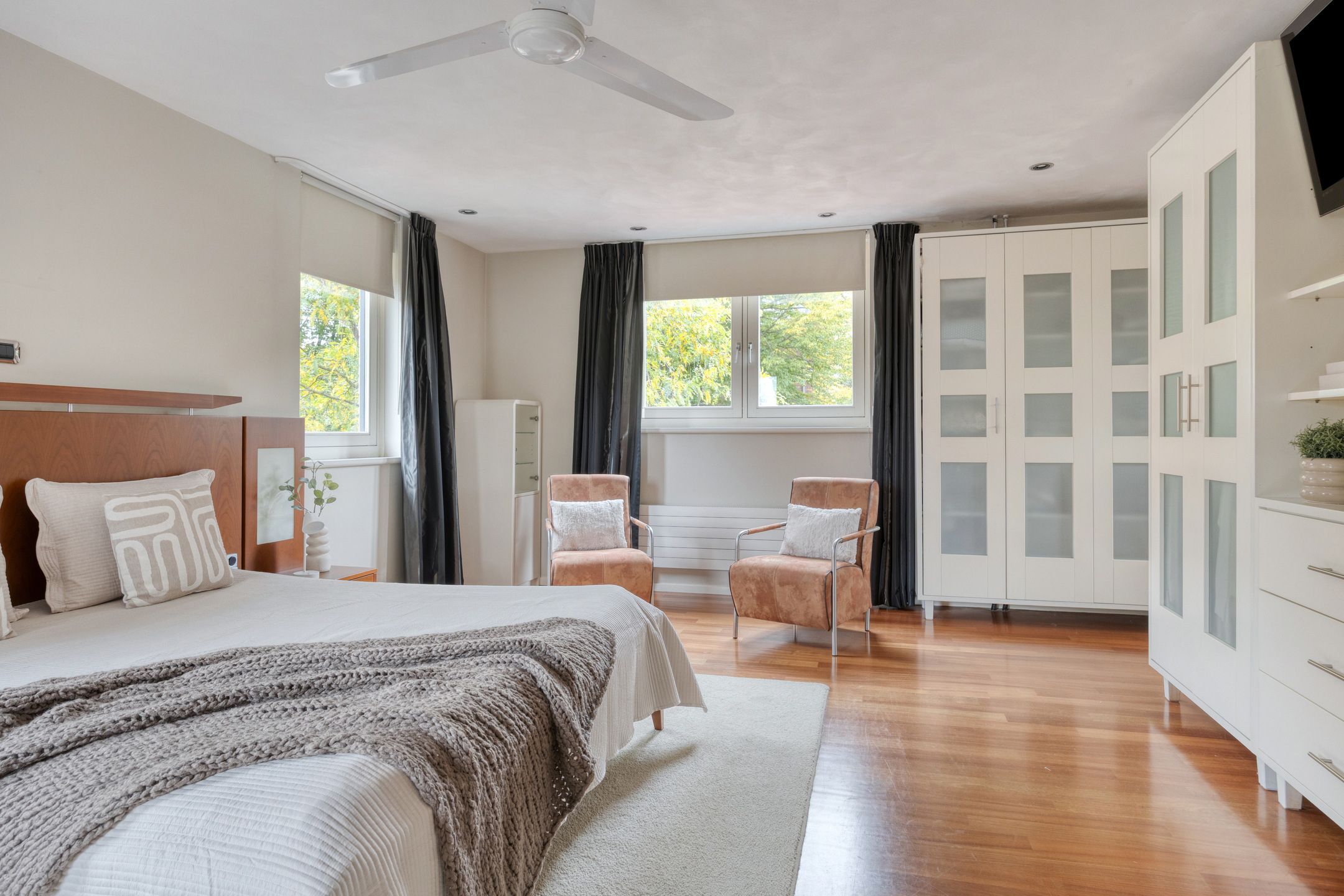 8 Rooms Rooms,2 BathroomsBathrooms,Woonhuis,Te Koop,1576 8 Rooms Rooms,2 BathroomsBathrooms,Woonhuis,Te Koop,1576