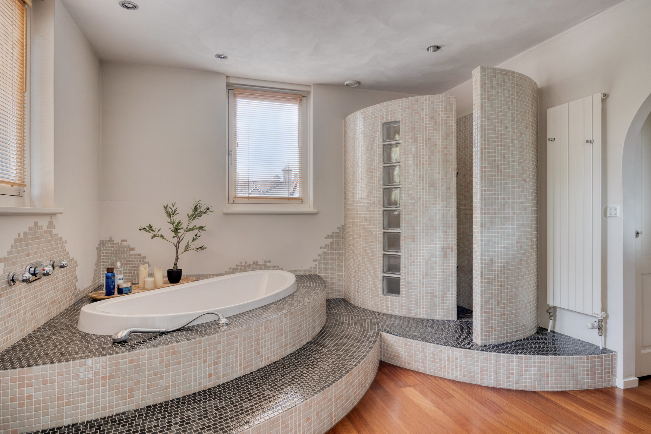 8 Rooms Rooms,2 BathroomsBathrooms,Woonhuis,Te Koop,1576 8 Rooms Rooms,2 BathroomsBathrooms,Woonhuis,Te Koop,1576