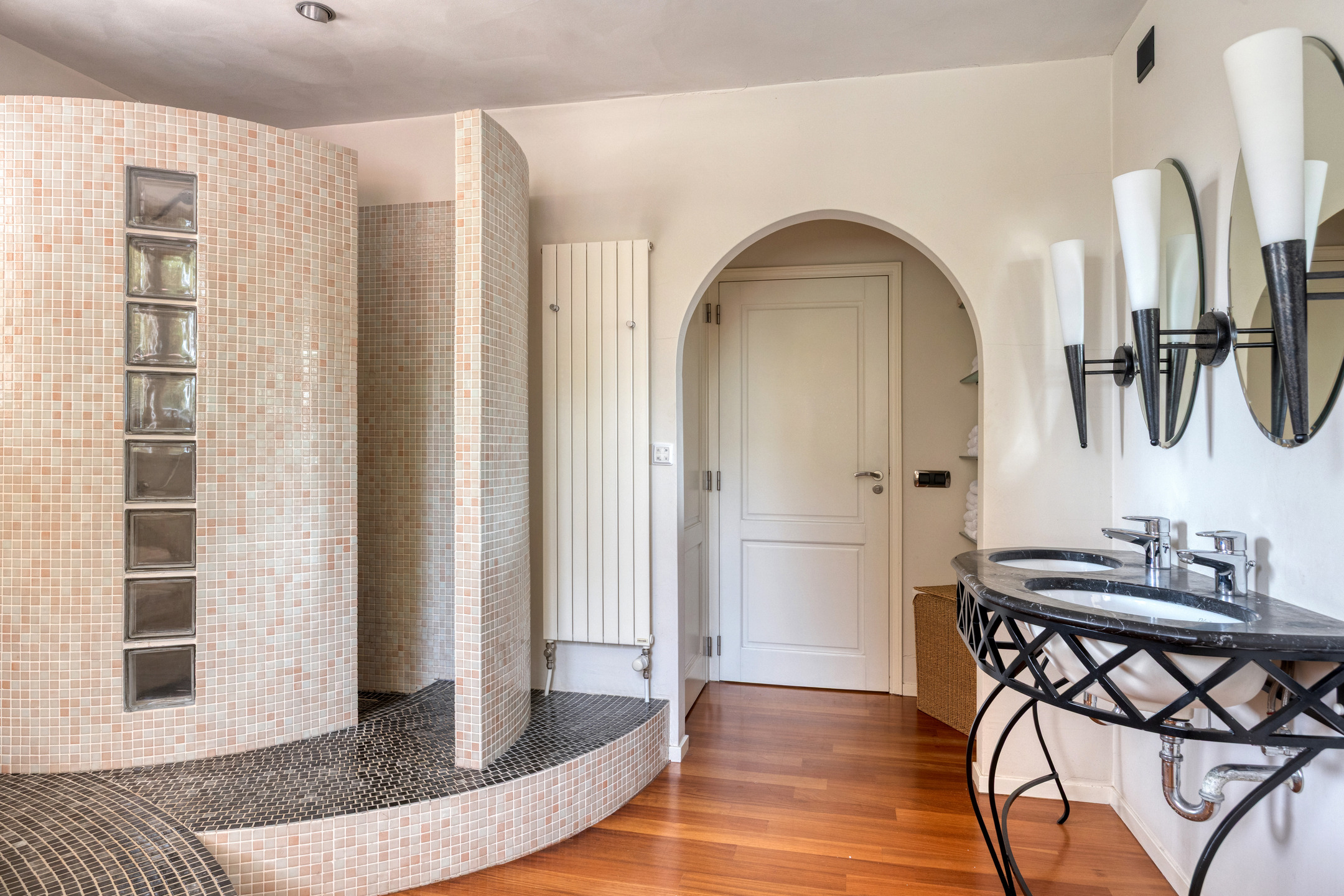 8 Rooms Rooms,2 BathroomsBathrooms,Woonhuis,Te Koop,1576 8 Rooms Rooms,2 BathroomsBathrooms,Woonhuis,Te Koop,1576