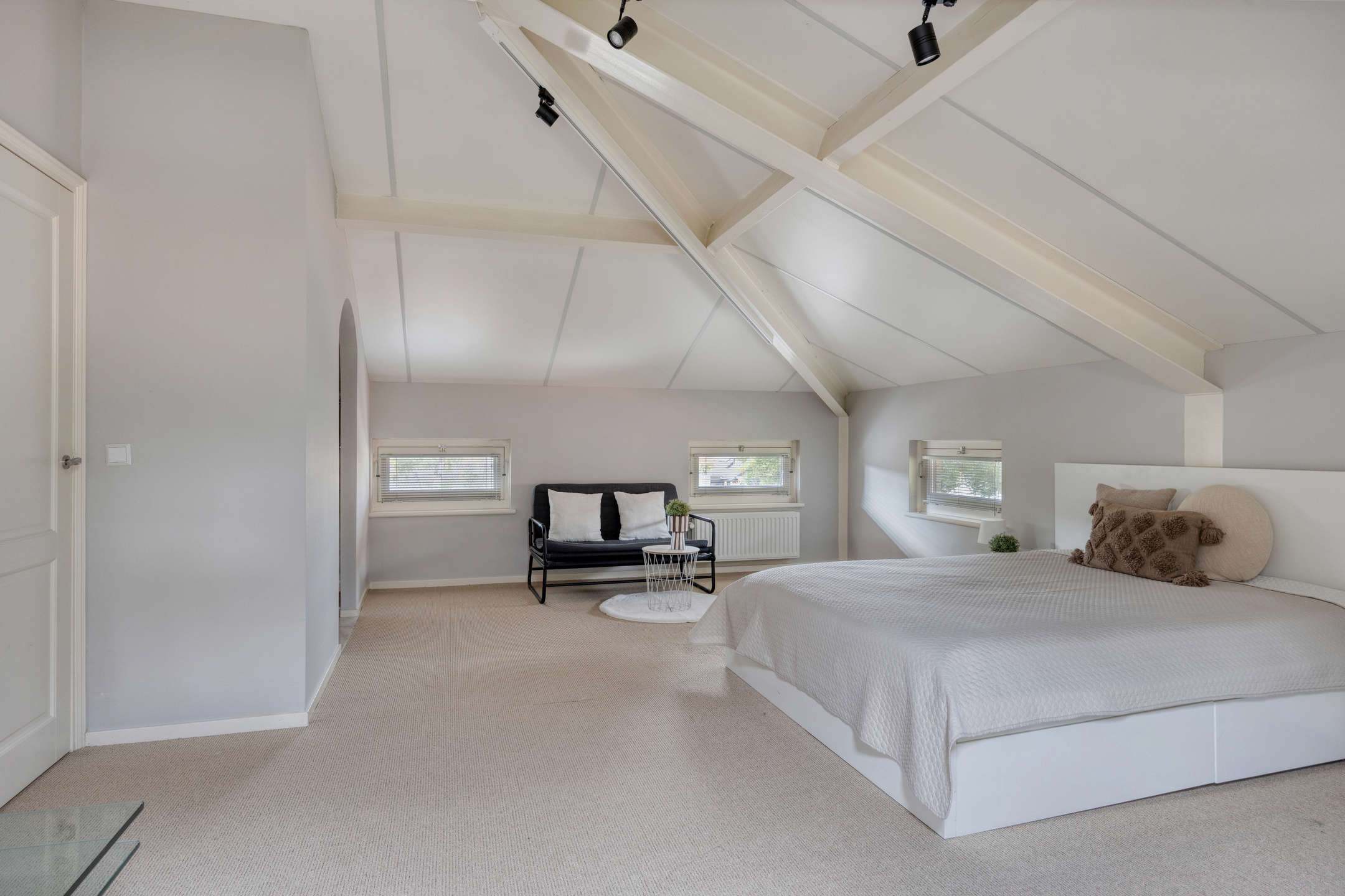 8 Rooms Rooms,2 BathroomsBathrooms,Woonhuis,Te Koop,1576 8 Rooms Rooms,2 BathroomsBathrooms,Woonhuis,Te Koop,1576