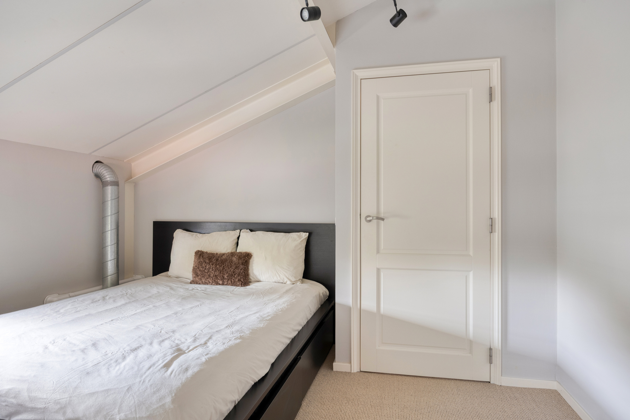 8 Rooms Rooms,2 BathroomsBathrooms,Woonhuis,Te Koop,1576 8 Rooms Rooms,2 BathroomsBathrooms,Woonhuis,Te Koop,1576