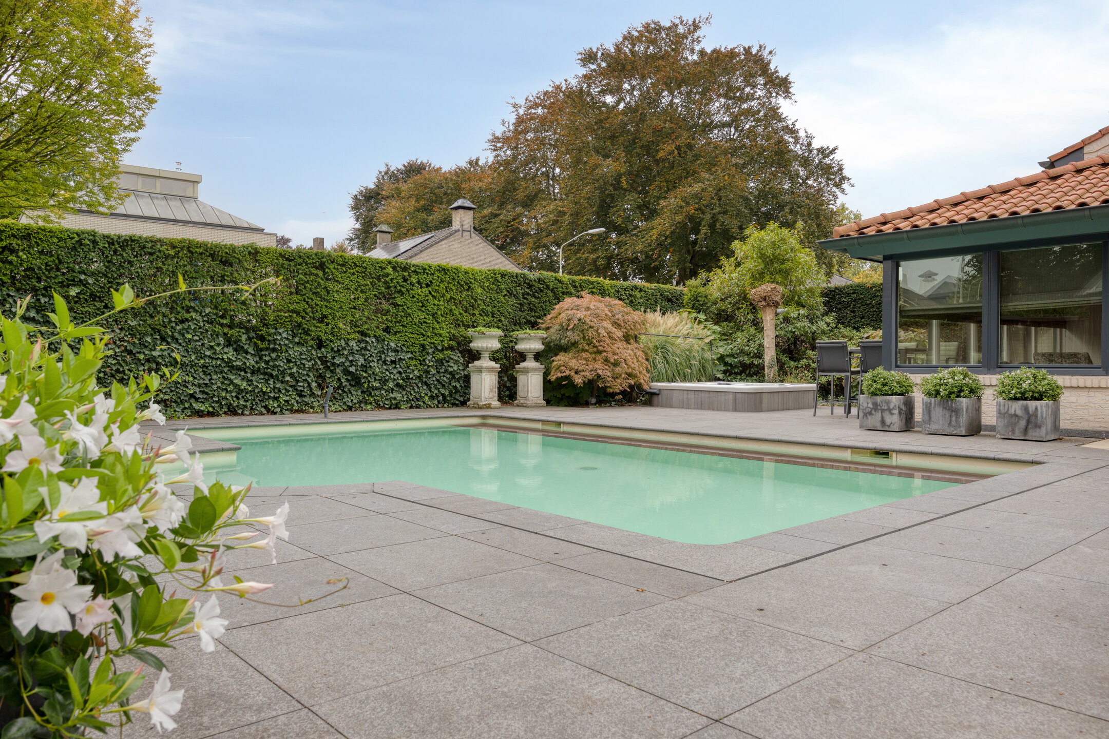 8 Rooms Rooms,2 BathroomsBathrooms,Woonhuis,Te Koop,1576 8 Rooms Rooms,2 BathroomsBathrooms,Woonhuis,Te Koop,1576