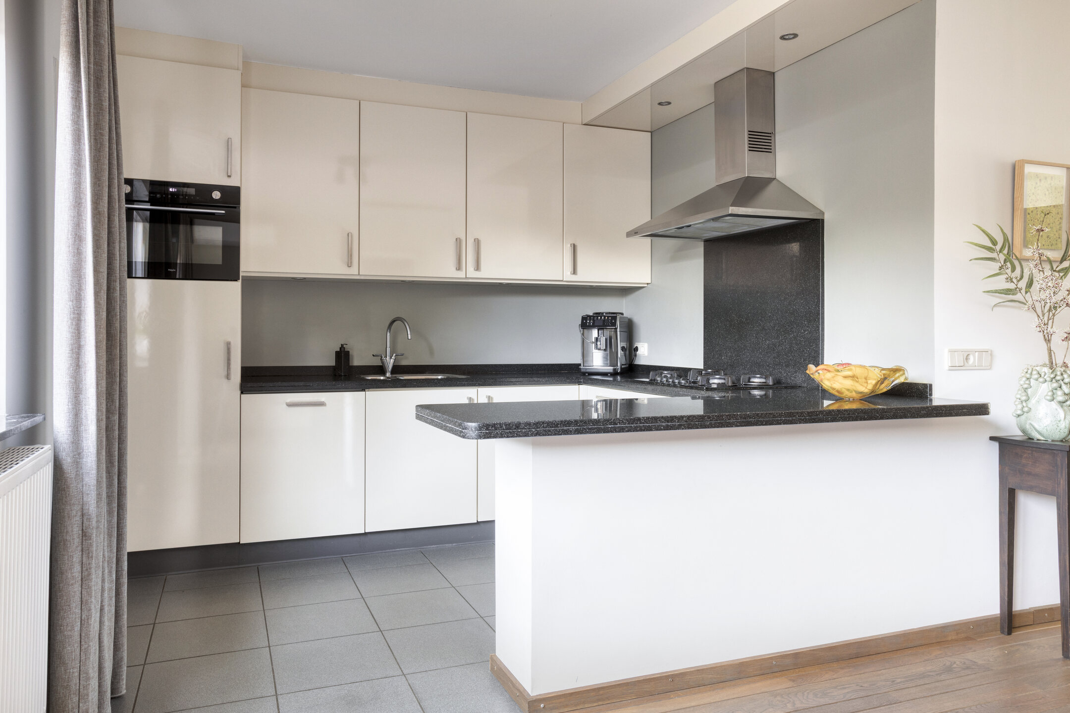 4 Rooms Rooms,Woonhuis,Te Koop,1584