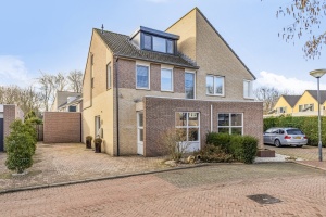 5 Rooms Rooms,1 BathroomBathrooms,Woonhuis,Te Koop,1610