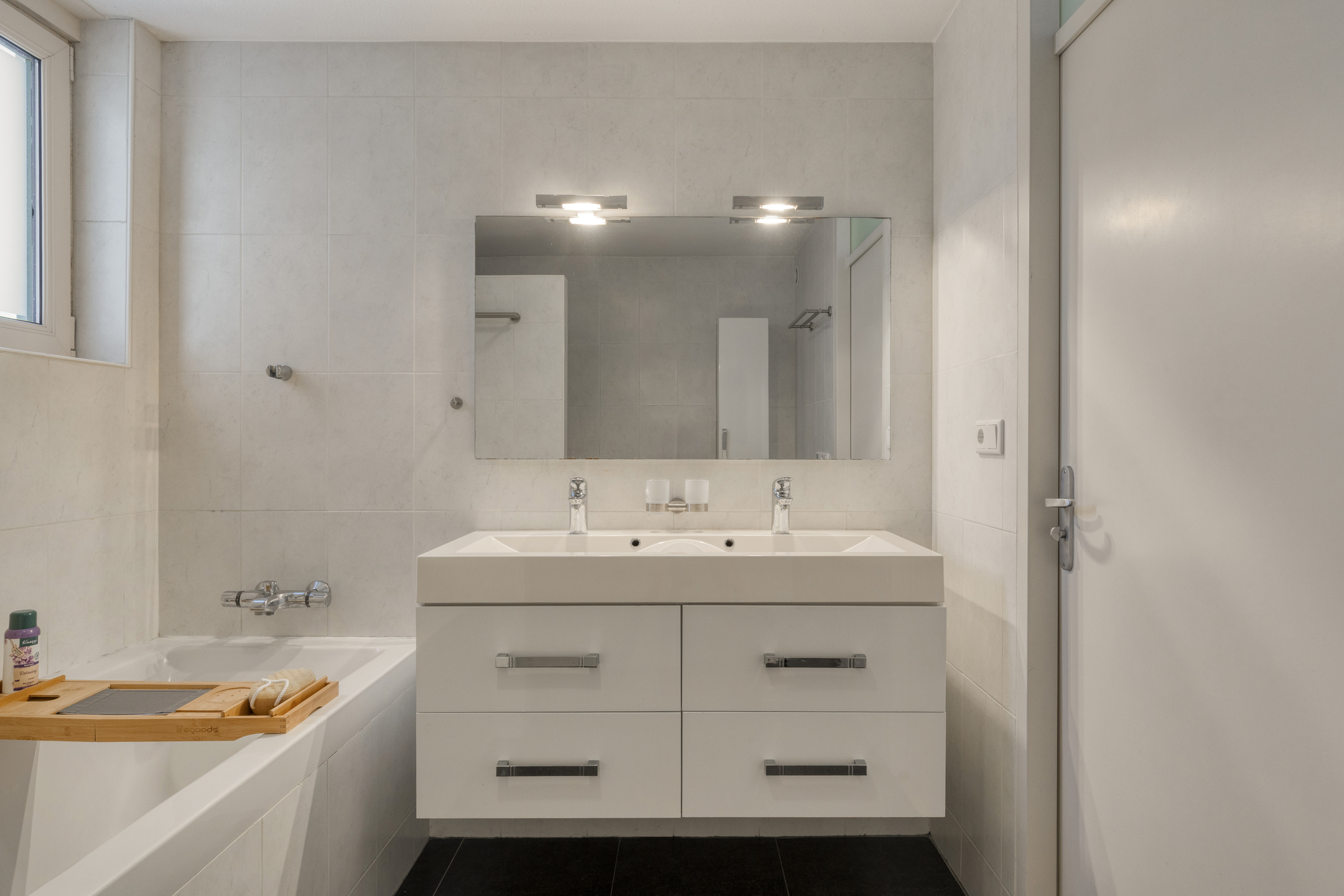 6 Rooms Rooms,1 BathroomBathrooms,Woonhuis,Te Koop,1654