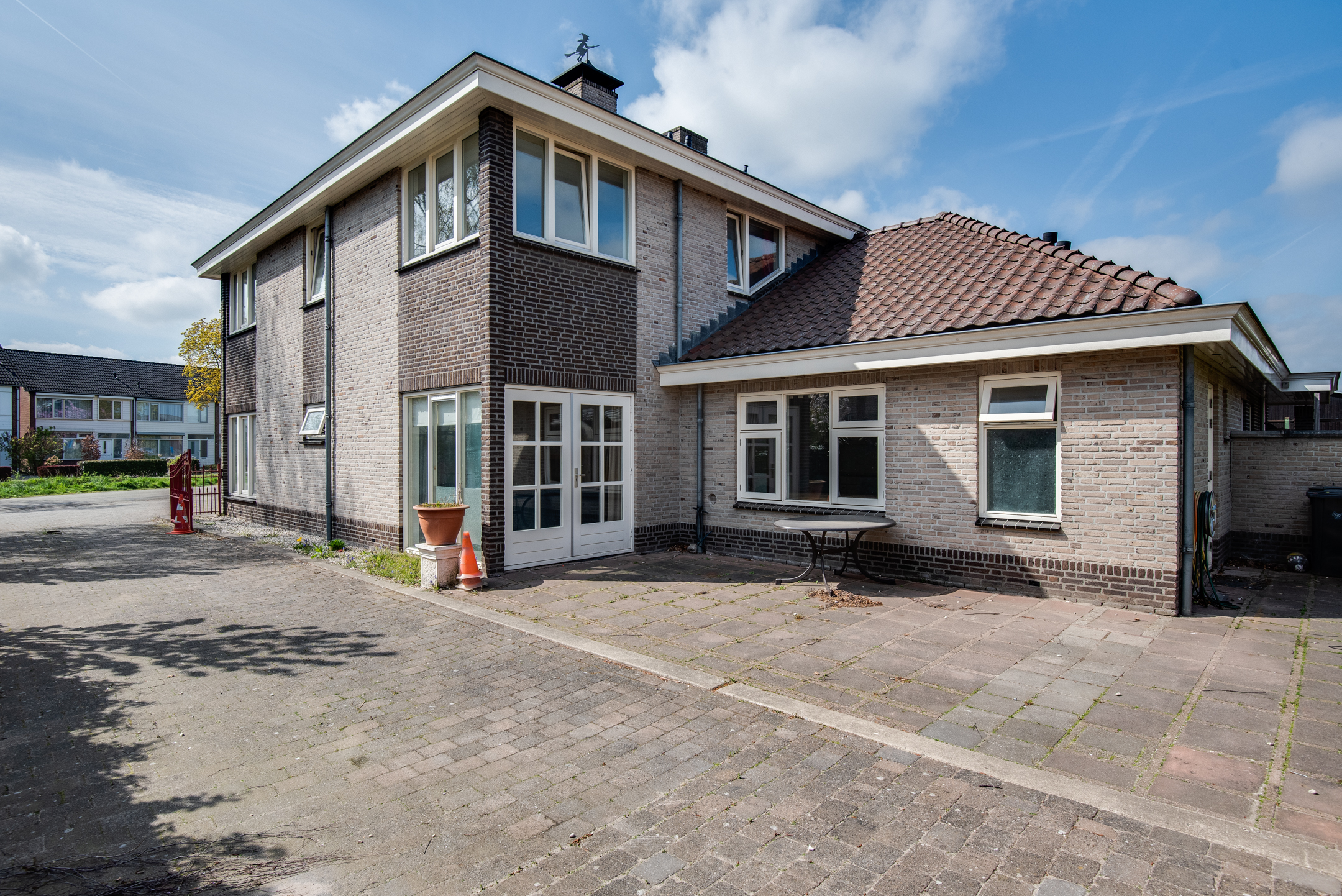 12 Rooms Rooms,2 BathroomsBathrooms,Woonhuis,Te Koop,1055