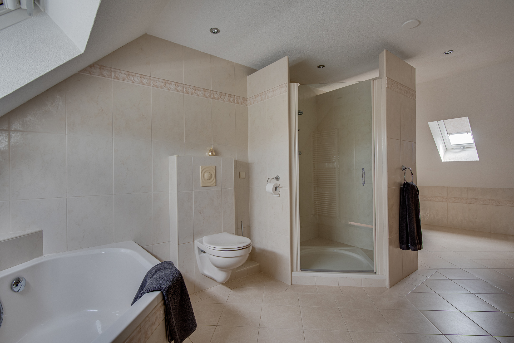 7 Rooms Rooms,2 BathroomsBathrooms,Woonhuis,Te Koop,1057