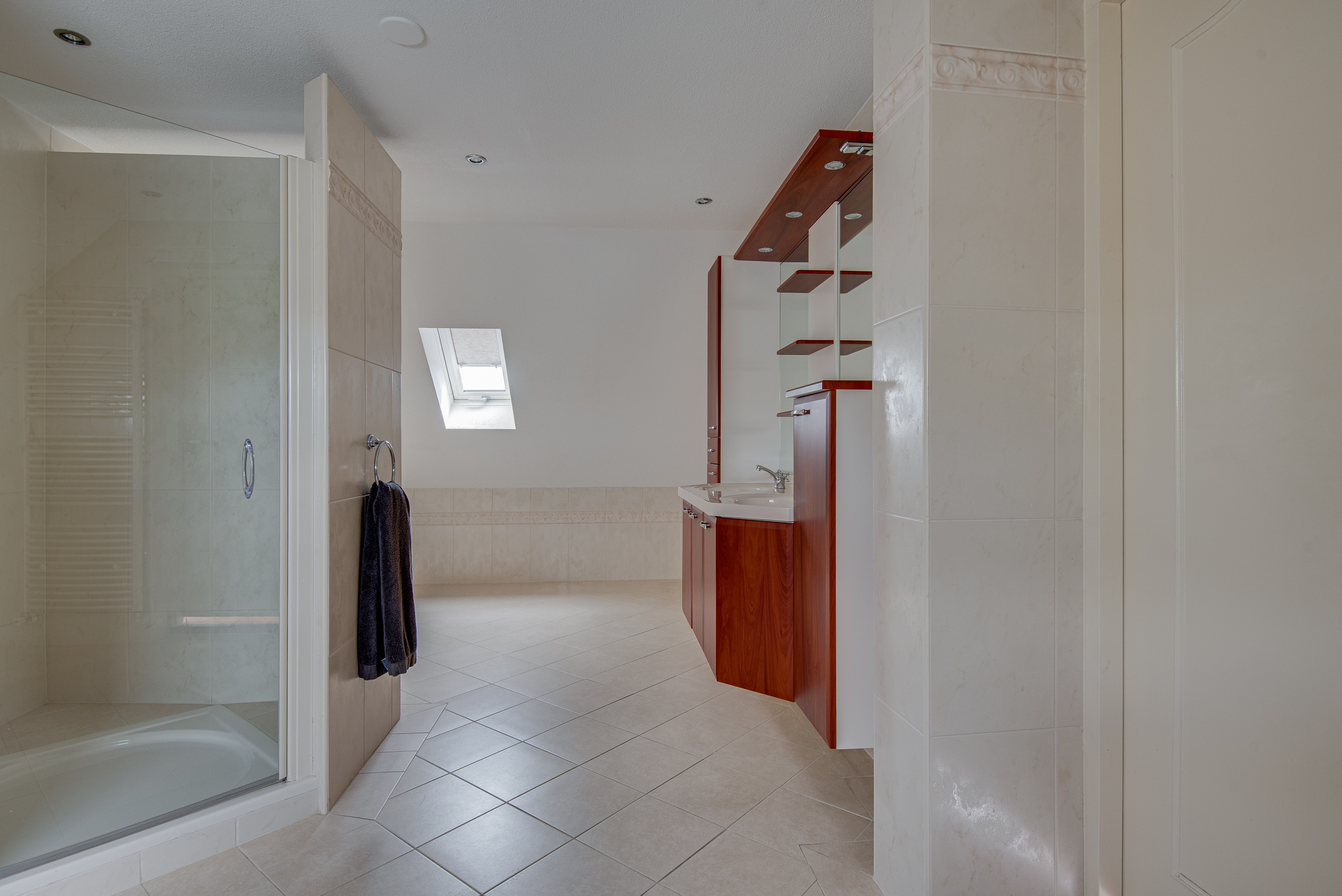 7 Rooms Rooms,2 BathroomsBathrooms,Woonhuis,Te Koop,1057