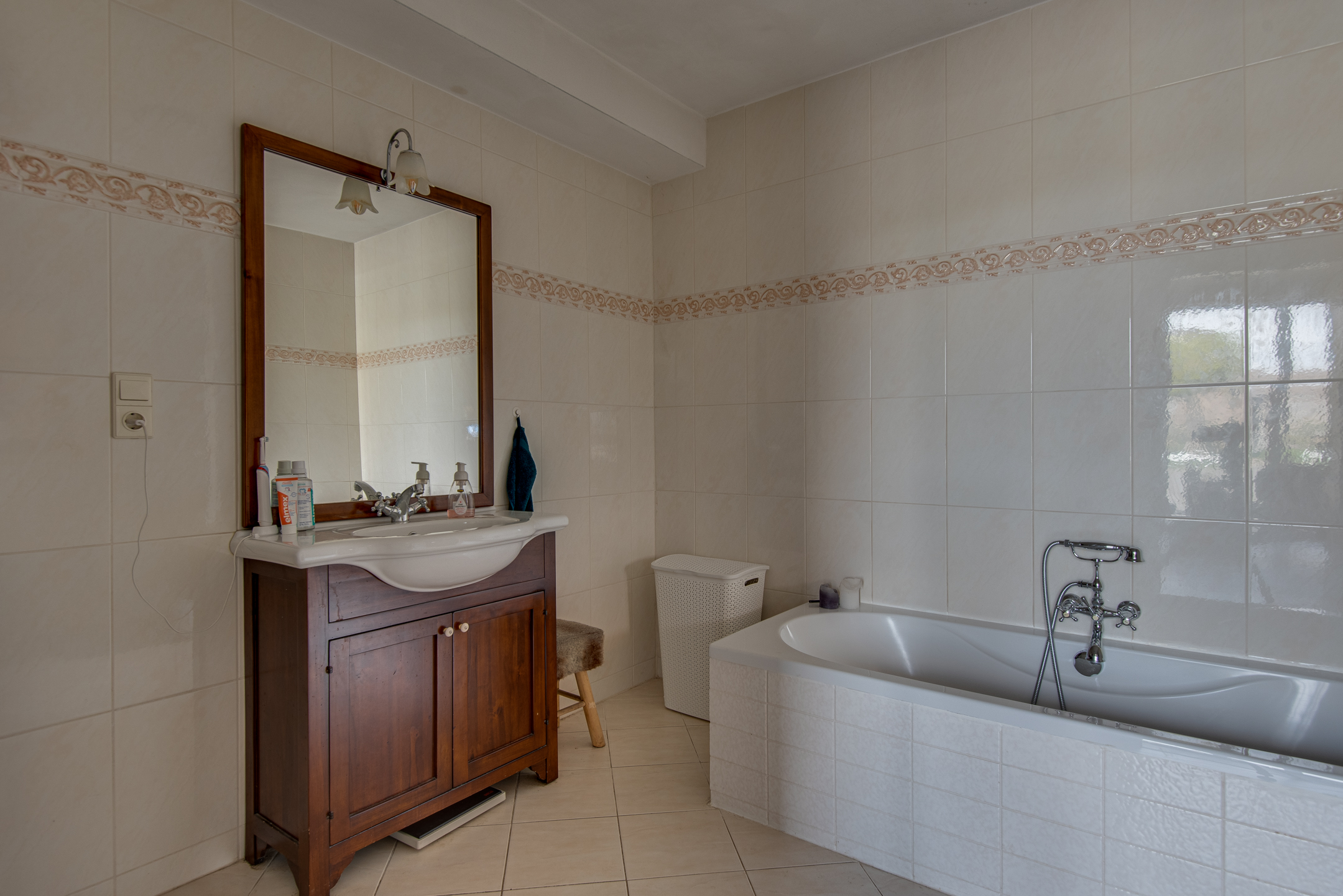 7 Rooms Rooms,2 BathroomsBathrooms,Woonhuis,Te Koop,1057